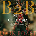 Kaffeplante med røde og grønne kirsebær og frodige blade. Overlejret tekst: "No. 06 - Colombia Dark Roast (b), EverBean Business" - fremstillet af førsteklasses colombiansk kaffe med en fyldig, fed smag.
