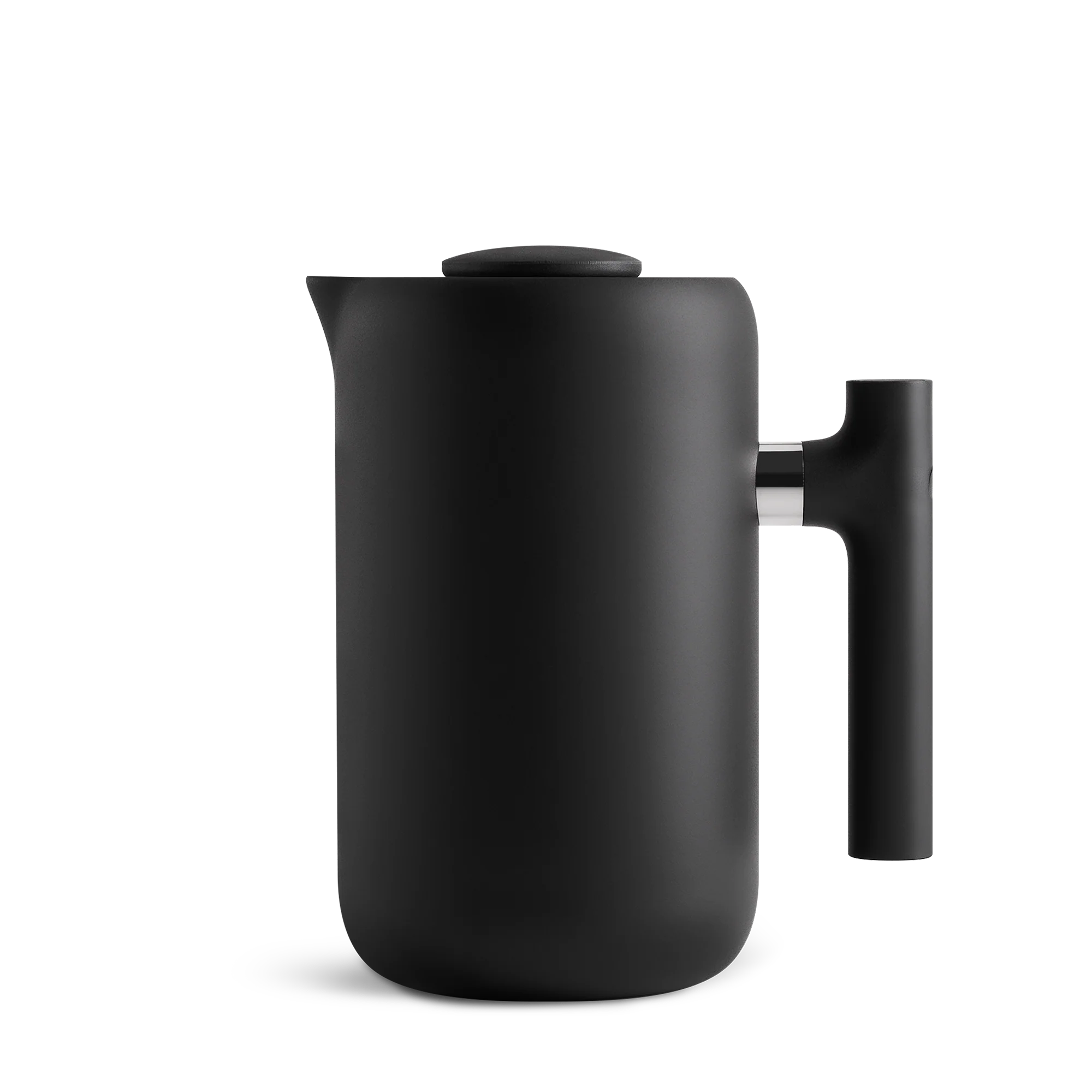 Clara French Press fra Fellow, i et slankt sort design med vakuumisolerede vægge for overlegen varmetilbageholdelse, kan prale af en minimalistisk mat finish og ergonomisk håndtag. Vist mod en sort baggrund fremhæves dens elegante tilstedeværelse yderligere.