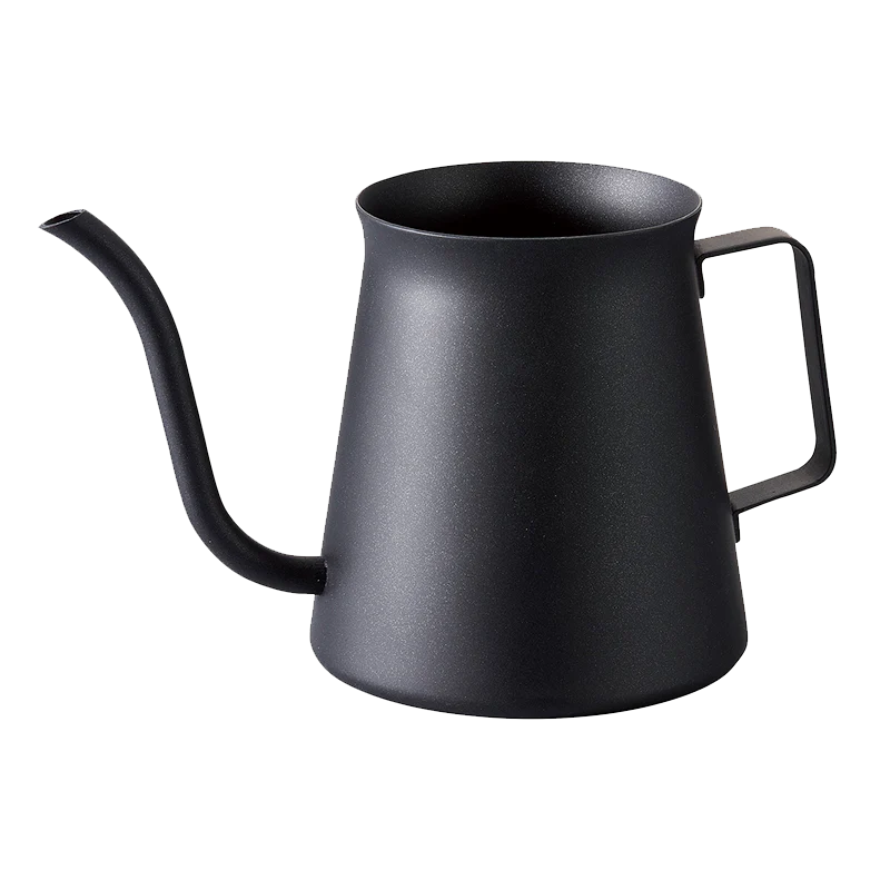 En matsort Hario Drip kedel, Kasuya Model, med en lang buet tud og lige håndtag, inspireret af Tetsu Kasuya, på en almindelig hvid baggrund.