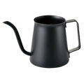 Hario Drip Kedel Kasuya Model har en mat sort finish, en lang buet tud og et rektangulært håndtag til præcis hældning - designet i Tetsu Kasuyas stil. Den kompakte kedel er fotograferet mod en almindelig hvid baggrund.