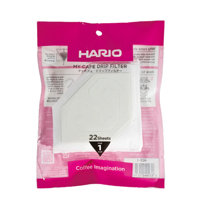En pink og hvid pakke med Hario, en kop drypfilter fra Hario, indeholder 22 engangskaffefiltre til en kop. Emballagen viser japansk og engelsk tekst med et synligt filter indeni.