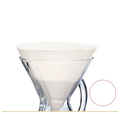 En Chemex Kaffefiltre by Chemex er placeret i en gennemsigtig glasdråber på en almindelig hvid baggrund med en rød cirkel og en beige linje nederst til højre.