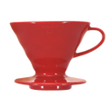 Hario Keramisk Drip Tragt er en rød keramisk kaffedrypper med håndtag og konisk form for optimal kaffeekstraktion, med en bred topåbning og lille bundhul perfekt til pour-over brygning, der minder om det klassiske HARIO V60 design.