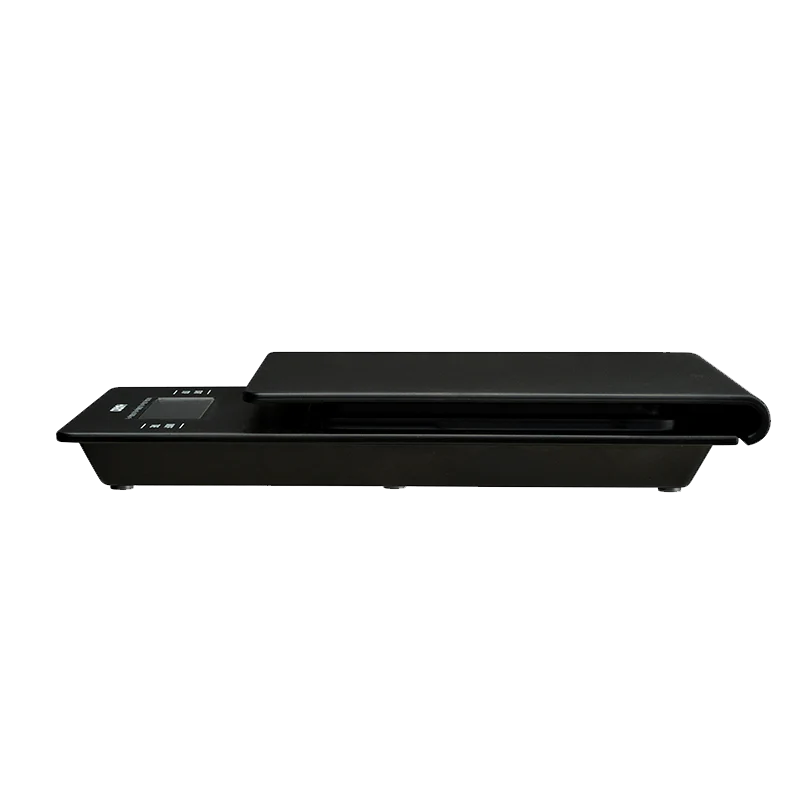 En slank, sort flatbed-scanner med et minimalistisk design som Hario V60 Drip Vægt. Den har enkle knapper og en lav profil for nem scanning, svarende til præcisionen i dit overskænkningsritual.