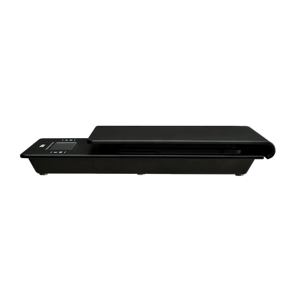 En slank, sort flatbed-scanner med et minimalistisk design som Hario V60 Drip Vægt. Den har enkle knapper og en lav profil for nem scanning, svarende til præcisionen i dit overskænkningsritual.