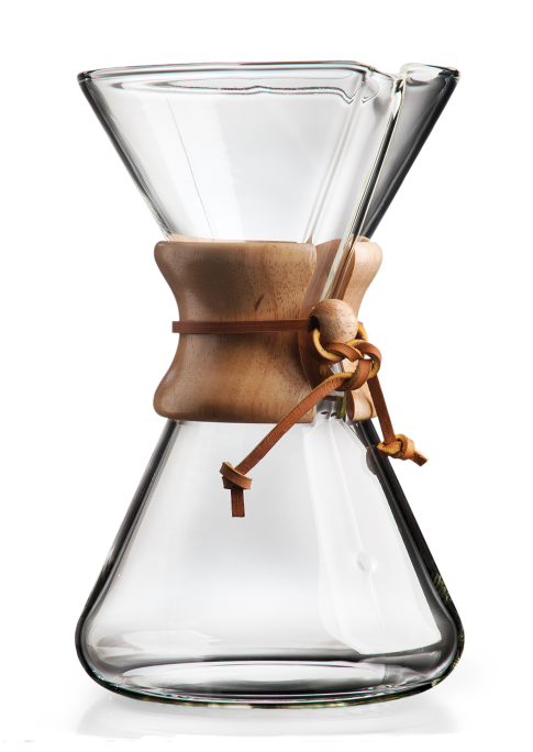 The Chemex Kaffebrygger fra Chemex er lavet af håndlavet glas og har en trækrave med lædersnor, perfekt til pour-over kaffe. Vist på hvid baggrund.