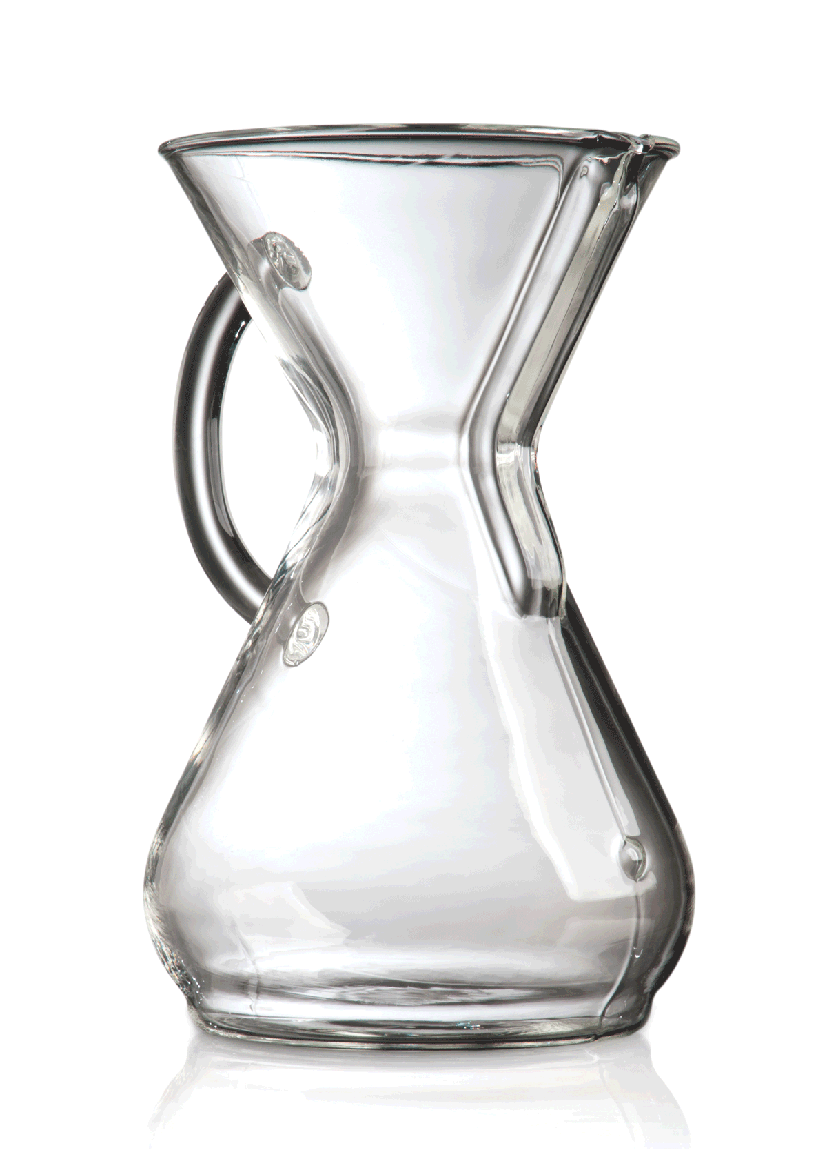 The Chemex Kaffebrygger med håndtag fra Chemex har et klart, timeglasformet design med håndtak og passer perfekt til filterkaffe og pour-over-teknikk. Visningen mod hvid baggrund fremhæver den moderne stil.
