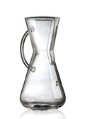 The Chemex Kaffebrygger med håndtag fra Chemex er en klar, timeglasformet karaffel med et lille håndtag - ideel til pour-over teknik og brygning af rig filterkaffe, vist tom mod en hvid baggrund.