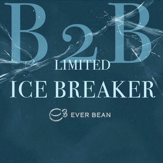 Blå grafik med knust is-effekt, fed tekst: "Limited, ICE Breaker ICED Coffee (b)" og lille cirkulært logo: "EverBean Limited". Fremhæver vores eksklusive iskaffeblanding lavet med førsteklasses arabica for en unik iskaffeoplevelse.